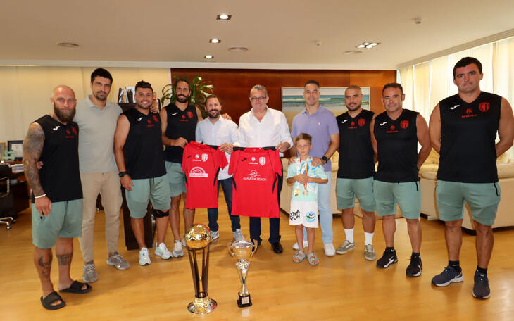 Encuentro con los jugadores del Foietes Fútbol Playa tras ascender a la primera división nacional